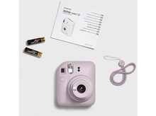 Charger l&#39;image dans la galerie, Un appareil photo Instax mini 12 violet, des piles, un manuel et une sangle sur une surface blanche.
