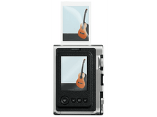 Charger l&#39;image dans la galerie, Photo Polaroid d&#39;une guitare. Guitare adossée à un mur. L&#39;appareil photo montre la même image.
