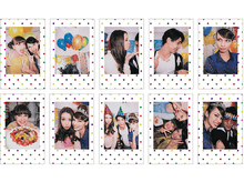 Charger l&#39;image dans la galerie, Dix photos polaroid montrant des personnes célébrant une fête. Des ballons et des confettis sont visibles.
