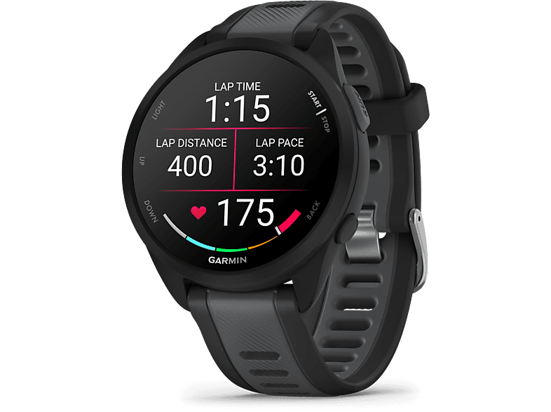 Une montre intelligente noire affichant les statistiques : temps au tour, distance et allure.