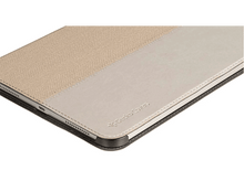 Charger l&#39;image dans la galerie, Gros plan d&#39;une housse de tablette beige et beige clair avec le logo Gecko Covers.
