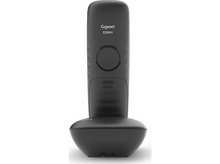 Charger l&#39;image dans la galerie, Un téléphone noir avec la marque Gigaset en haut. Le fond est blanc uni.
