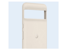 Charger l&#39;image dans la galerie, Une coque de téléphone crème avec une découpe pour l&#39;appareil photo et un logo &#39;G&#39;. Fond bleu clair.
