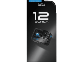 Caméra GoPro 12 Black dans son emballage. Caméra noire, emballage noir avec des accents bleus.