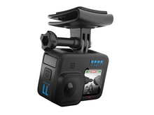 Charger l&#39;image dans la galerie, Caméra GoPro noire avec écran, montée sur un support noir. Fond noir.
