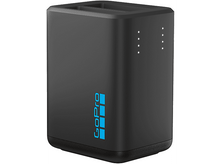 Charger l&#39;image dans la galerie, Chargeur double batterie GoPro noir. Il porte le logo GoPro en bleu sur le devant.
