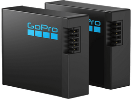 Deux chargeurs de batterie GoPro noirs avec le logo GoPro bleu.