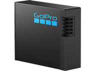 Chargeur de batterie GoPro noir avec le logo GoPro bleu sur sa surface.