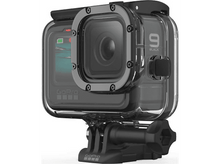 Charger l&#39;image dans la galerie, Une caméra d&#39;action GoPro dans un boîtier de protection transparent.
