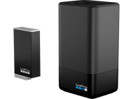 Chargeur de batterie GoPro et une petite batterie. Couleur noire et le logo GoPro.