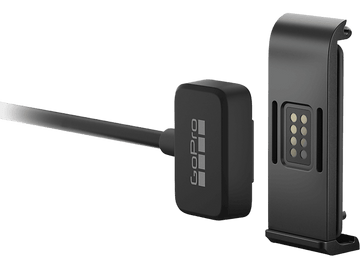 Câble de chargement GoPro avec un logo GoPro et un connecteur pour un appareil noir.