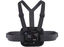 Charger l&#39;image dans la galerie, Support pectoral GoPro avec caméra attachée, sangles noires et logo GoPro.

