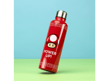 Charger l&#39;image dans la galerie, Bouteille d&#39;eau rouge avec graphique champignon Mario et texte &#39;POWER UP!&#39;
