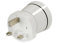 Prise adaptateur de voyage blanche avec trois broches et un anneau noir.