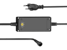 Charger l&#39;image dans la galerie, Adaptateur secteur noir avec câbles et prise. Isolé sur fond blanc.
