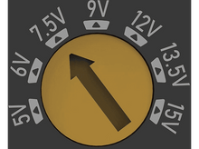 Charger l&#39;image dans la galerie, iPad blanc avec étui rose et logo Apple. Vue arrière.
