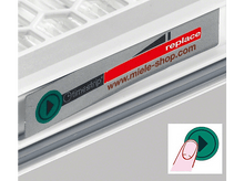 Charger l&#39;image dans la galerie, Rectangle blanc avec un bouton fléché vert et une étiquette rouge &#39;remplacer&#39;. L&#39;image montre un doigt appuyant sur le bouton.
