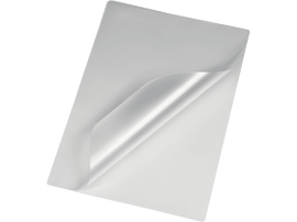 Une feuille de plastique transparente, avec un coin plié révélant un intérieur argenté brillant.