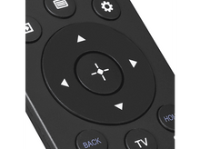 Charger l&#39;image dans la galerie, Gros plan d&#39;une télécommande noire avec des boutons et un pavé directionnel.
