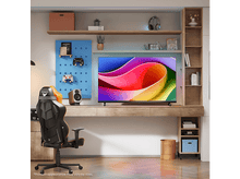 Charger l&#39;image dans la galerie, Salon moderne avec TV, configuration de jeu et éléments décoratifs.
