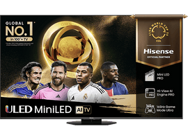 Un grand téléviseur affiche des joueurs de foot et des logos. Texte : 