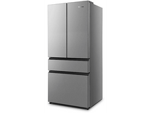 Charger l&#39;image dans la galerie, Réfrigérateur Hisense argenté avec trois portes et deux tiroirs sur fond blanc.
