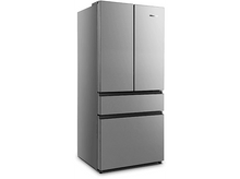Charger l&#39;image dans la galerie, Un réfrigérateur Hisense argenté avec trois portes. Le logo Hisense est sur la porte supérieure droite.
