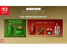 Charger l'image dans la galerie, Boîte de jeu avec contenu supplémentaire de Hitman: un canard vert, un costume rouge, une clé et un champignon.
