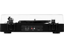 Charger l&#39;image dans la galerie, Une platine vinyle noire avec un couvercle transparent. Les haut-parleurs et les entrées sont visibles sur le panneau arrière.
