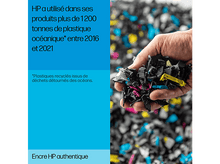 Charger l&#39;image dans la galerie, Image montrant du plastique recyclé, avec texte soulignant l&#39;utilisation par HP de 1200+ tonnes de plastique océanique.
