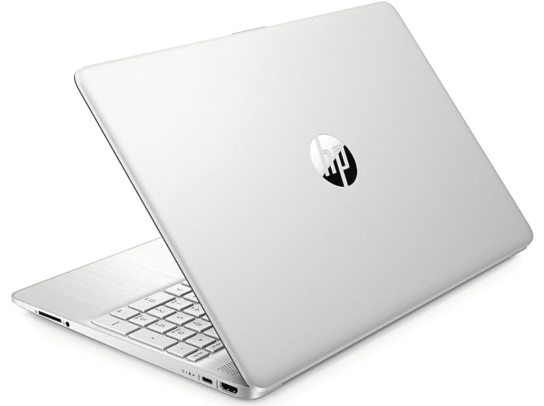 Un ordinateur portable HP argenté est ouvert, montrant le clavier et l'arrière avec le logo HP. Le fond est blanc.