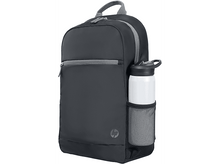 Charger l'image dans la galerie, Un sac à dos noir avec une poignée grise, une fermeture éclair et une bouteille d'eau dans la poche latérale.
