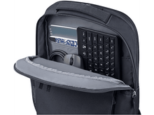 Charger l'image dans la galerie, Sac à dos ouvert avec clavier, souris, carnet et câble à l'intérieur. Fond blanc.
