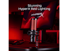 Charger l&#39;image dans la galerie, Microphone HyperX, noir avec éclairage rouge, sur un bureau, fond rouge.
