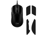 Une souris de jeu noire avec un cordon et des coussinets de prise en main sur fond noir.