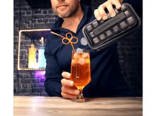 Charger l&#39;image dans la galerie, Moniteur AOC affichant une scène de jeu fantastique avec un ninja et un archer.
