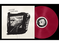 Vinyle rouge et pochette d'album. Album intitulé 'Every Loser' par Iggy Pop. Illustration en noir et blanc.