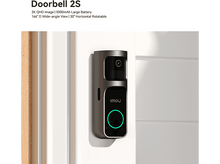 Charger l&#39;image dans la galerie, Caméra de sonnette argentée sur une porte blanche. Le logo Imou est visible. Lumière verte allumée.
