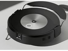 Charger l&#39;image dans la galerie, IROBOT Aspirateur-robot et laveur de sols Roomba Combo j7+ avec Clean Base (COMBO J7558)
