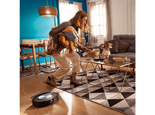 Charger l&#39;image dans la galerie, IROBOT Aspirateur-robot et laveur de sols Roomba Combo j7+ avec Clean Base (COMBO J7558)
