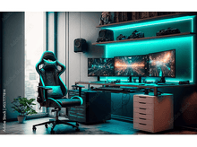 Charger l&#39;image dans la galerie, Configuration de jeu avec plusieurs moniteurs, chaise gaming et bureau.
