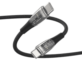 Câble USB-C noir avec connecteurs transparents. Le câble est enroulé et a des détails internes.