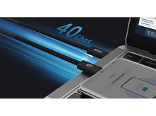Charger l&#39;image dans la galerie, Câbles tressés noirs avec texte 40 Gbit/s, connectés à un ordinateur portable et un smartphone.
