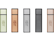 Cinq clés USB avec des étuis de couleurs différentes. Chacune a un logo 'ISY'.