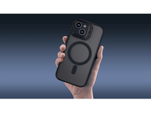 Charger l&#39;image dans la galerie, Une main tenant une coque de téléphone noire avec un anneau magnétique.
