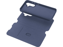 Charger l&#39;image dans la galerie, Un étui de téléphone bleu, ouvert, avec une autre pièce au-dessus. L&#39;étui est contre un fond noir.
