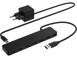 Hub USB et chargeur noirs. Le hub a plusieurs ports USB. Les deux ont des câbles noirs.