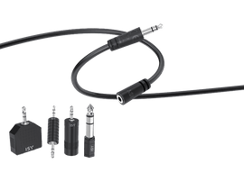 Câbles et connecteurs audio. Plusieurs câbles et adaptateurs noirs.