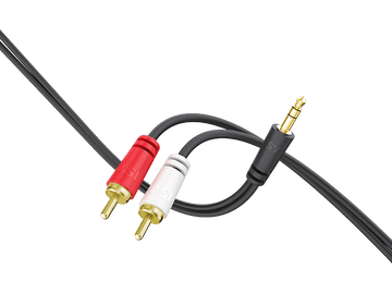 Câble audio noir avec connecteurs RCA rouge, blanc et jack 3,5 mm. Fond noir.
