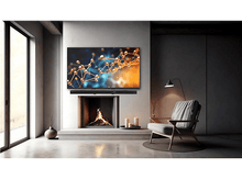 Charger l&#39;image dans la galerie, Salon avec TV au-dessus d&#39;une cheminée, une chaise et une fenêtre. La TV affiche de l&#39;art moléculaire.
